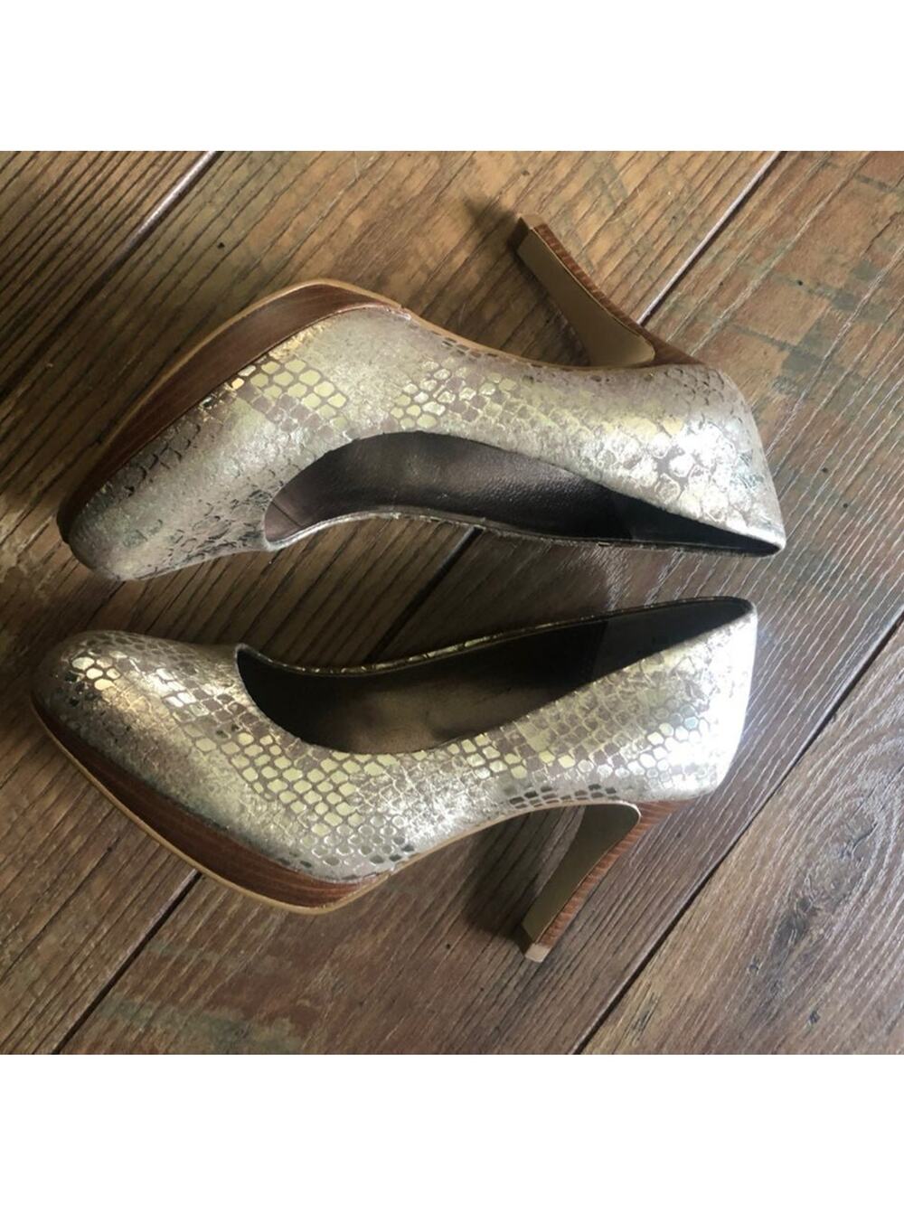 Moda Spana metallic gold snake print pumps 6-1/2 NEW